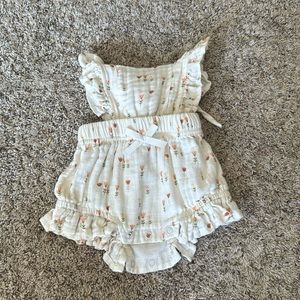 Viverano 100% organic cotton floral romper sz. 6-12 months